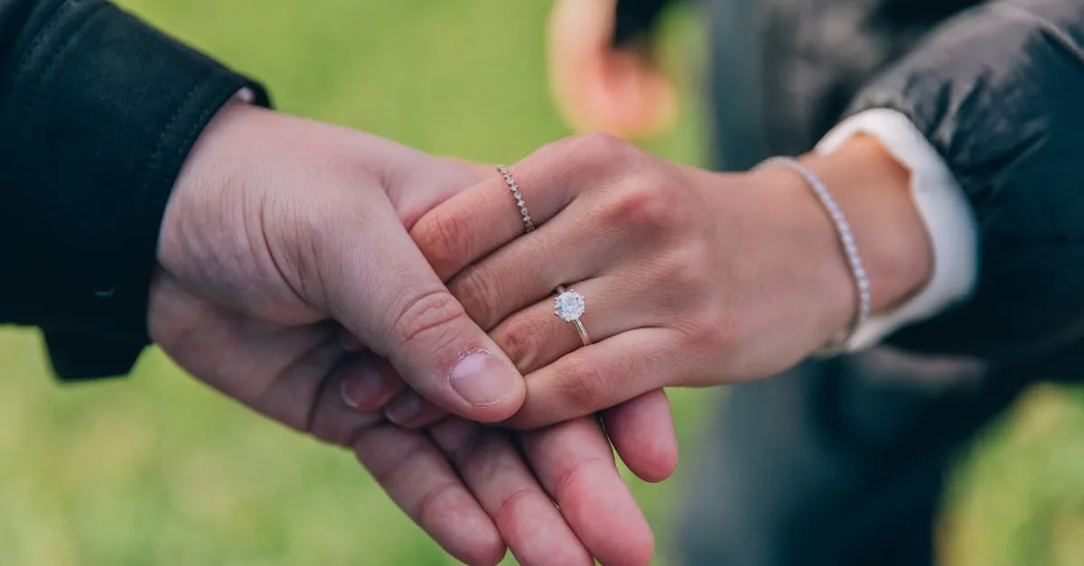 découvrez nos bagues de fiançailles éthiques, alliant élégance et respect de l'environnement pour un engagement responsable et durable.