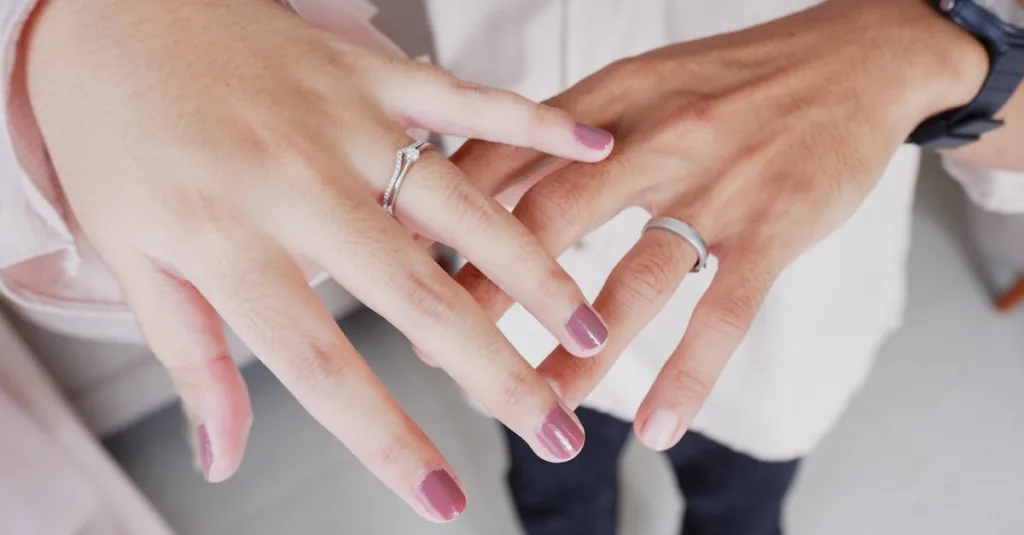 découvrez nos bagues de fiançailles éthiques alliant beauté, responsabilité et respect de l'environnement pour un engagement durable et conscient.