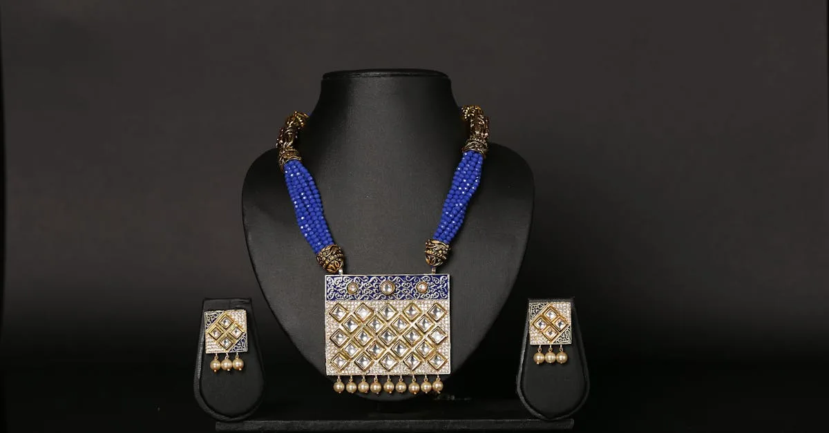 découvrez des créations uniques et élégantes avec notre designer de bijoux expert, alliant savoir-faire artisanal et design contemporain.