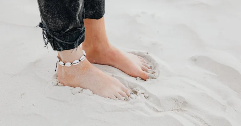 découvrez notre collection délicate de bracelets de cheville, parfaits pour ajouter une touche élégante et tendance à votre style estival.