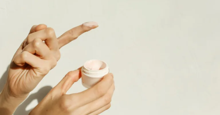 découvrez notre avis expert sur la crème cien, testé et analysé par un dermatologue pour une peau saine et éclatante.