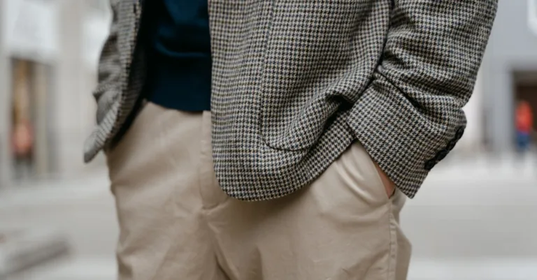 découvrez notre sélection de poches de manteau élégantes et fonctionnelles, idéales pour allier style et praticité au quotidien.