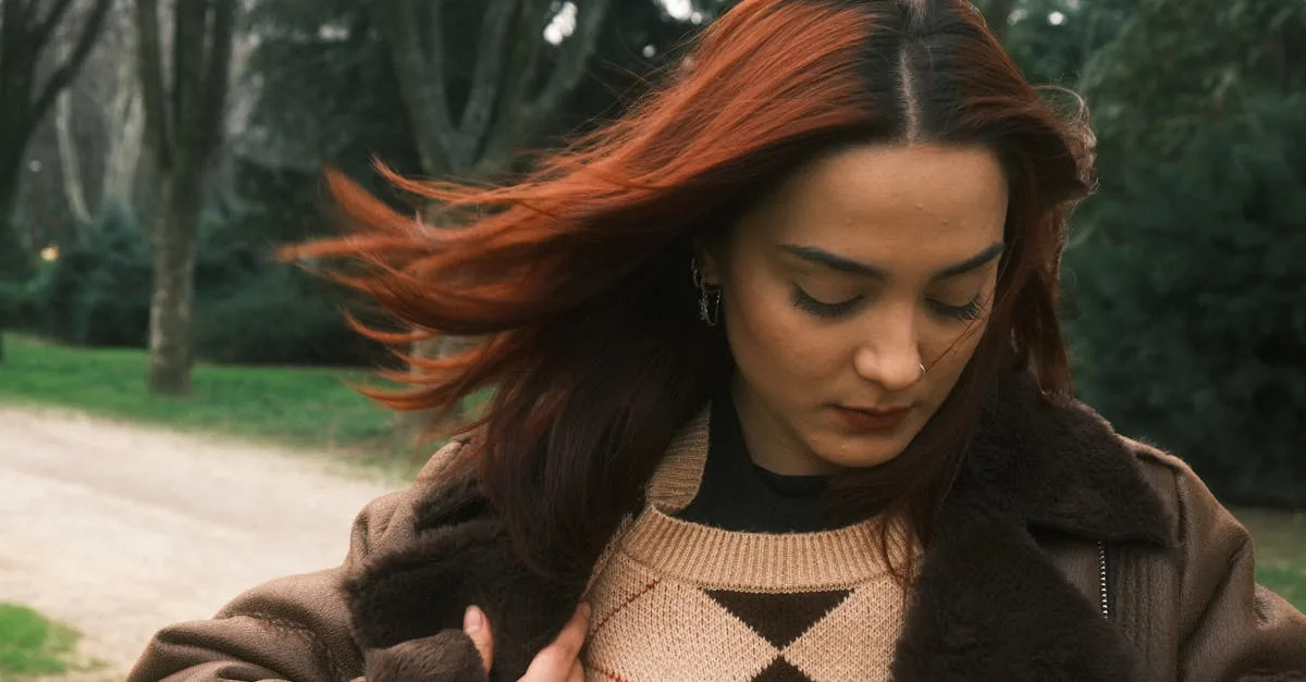 découvrez la beauté unique des cheveux cuivre acajou, une teinte chaleureuse et éclatante qui sublime votre style avec élégance et modernité.
