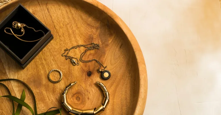 découvrez notre collection raffinée de bijoux en or, alliant élégance et qualité pour sublimer votre style au quotidien.