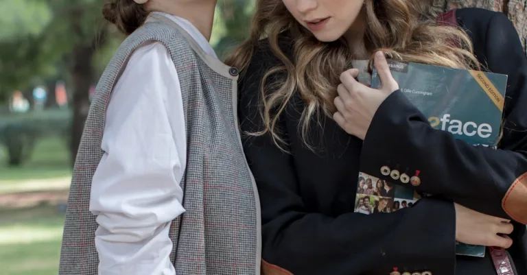 découvrez le style preppy : une élégance intemporelle alliant sophistication, confort et détails classiques pour un look chic et décontracté.