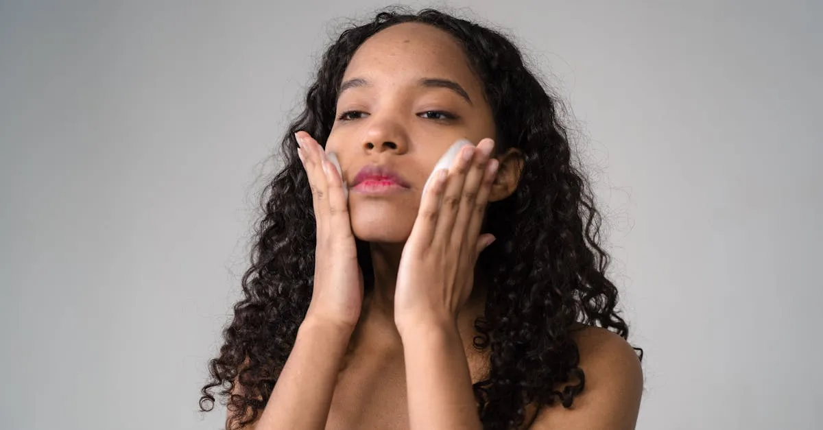 découvrez nos conseils et astuces pour une routine skincare efficace et adaptée à votre peau. prenez soin de votre visage avec des produits naturels et des soins personnalisés.