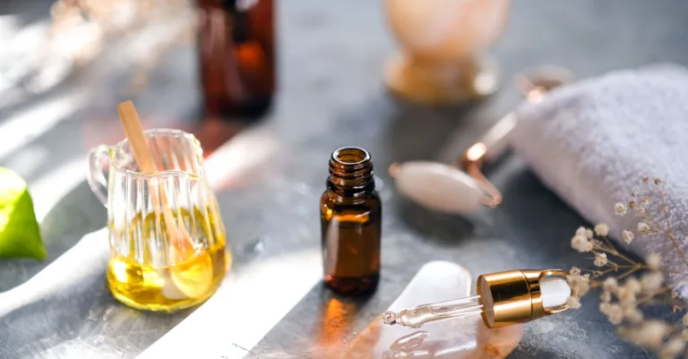 découvrez les bienfaits de l'huile de tamanu, reconnue pour ses propriétés cicatrisantes, anti-inflammatoires et nourrissantes pour la peau et les cheveux.
