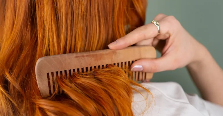découvrez les principaux risques pour la santé de vos cheveux et comment les prévenir efficacement pour garder une chevelure saine et brillante.