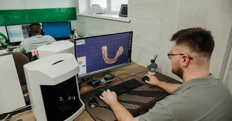 découvrez l'impression 3d dentaire, une technologie innovante qui révolutionne la fabrication de prothèses et appareils dentaires avec précision et rapidité.
