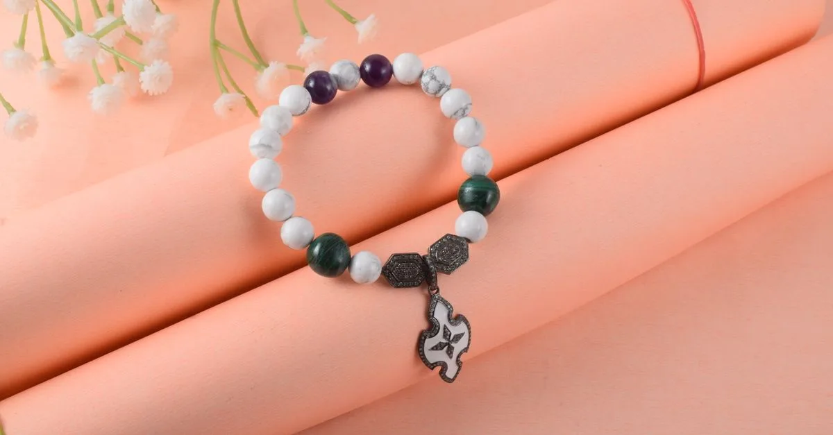 découvrez notre sélection unique de charms pour personnaliser vos bijoux avec style et élégance. trouvez le charme parfait qui reflète votre personnalité.