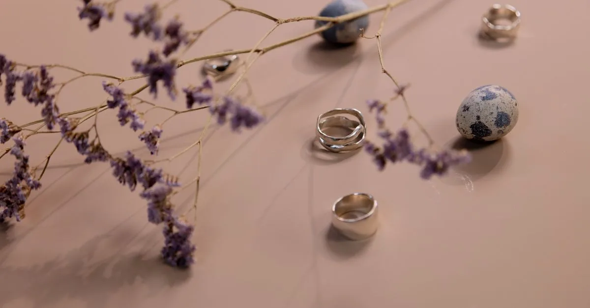 découvrez comment évaluer et assurer la durabilité de vos bijoux pour qu'ils conservent leur éclat et leur beauté au fil du temps.