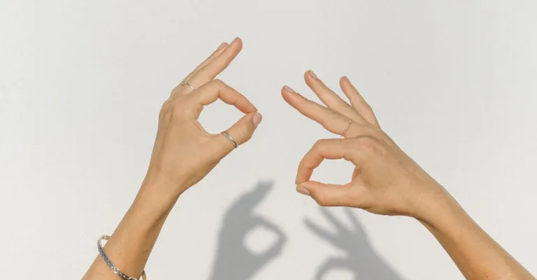 découvrez comment nettoyer efficacement un bracelet pandora pour lui redonner tout son éclat et préserver sa beauté avec nos conseils simples et pratiques.