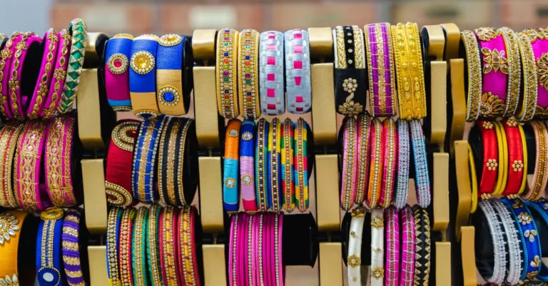 découvrez notre collection unique de bijoux faits main, alliant savoir-faire artisanal et designs élégants pour sublimer votre style avec originalité.