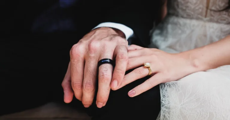 découvrez notre collection élégante de bagues en tungstène, alliant durabilité et style moderne pour toutes les occasions.