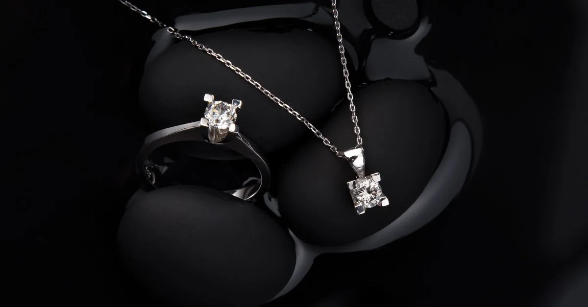 découvrez notre collection exceptionnelle de bijoux alliant élégance et raffinement, conçue pour sublimer toutes vos occasions.