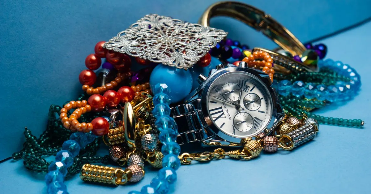 découvrez notre collection de bijoux élégants et raffinés, parfaits pour sublimer votre style au quotidien ou pour offrir un cadeau exceptionnel.