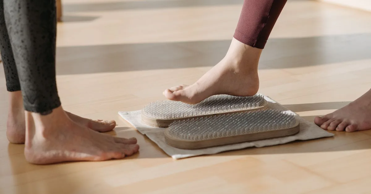 douleur de la voûte plantaire : causes, symptômes et solutions pour soulager l'inconfort au pied.