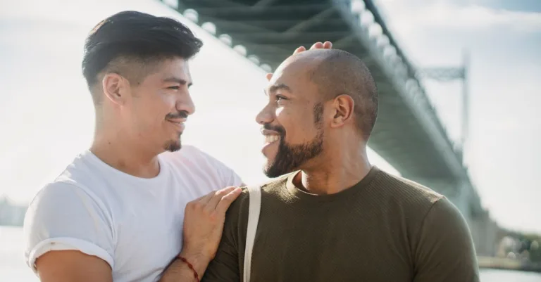 découvrez les clés d'une relation épanouissante et durable, avec conseils sur la communication, la confiance et le respect mutuel.