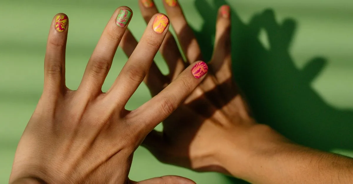 découvrez les dernières tendances en ongles semi-permanents pour un style élégant et durable. inspirez-vous des nouveautés et astuces beauté pour des mains impeccables.