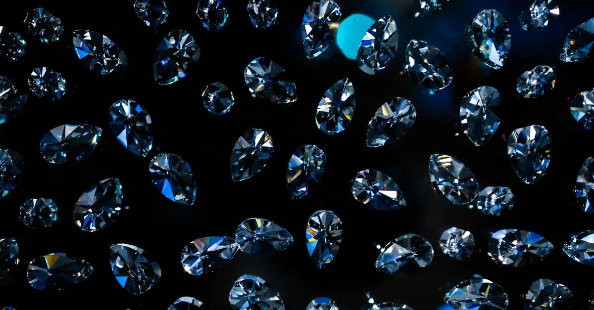 comparez les prix des diamants en toute simplicité et trouvez les meilleures offres pour des pierres précieuses de qualité.