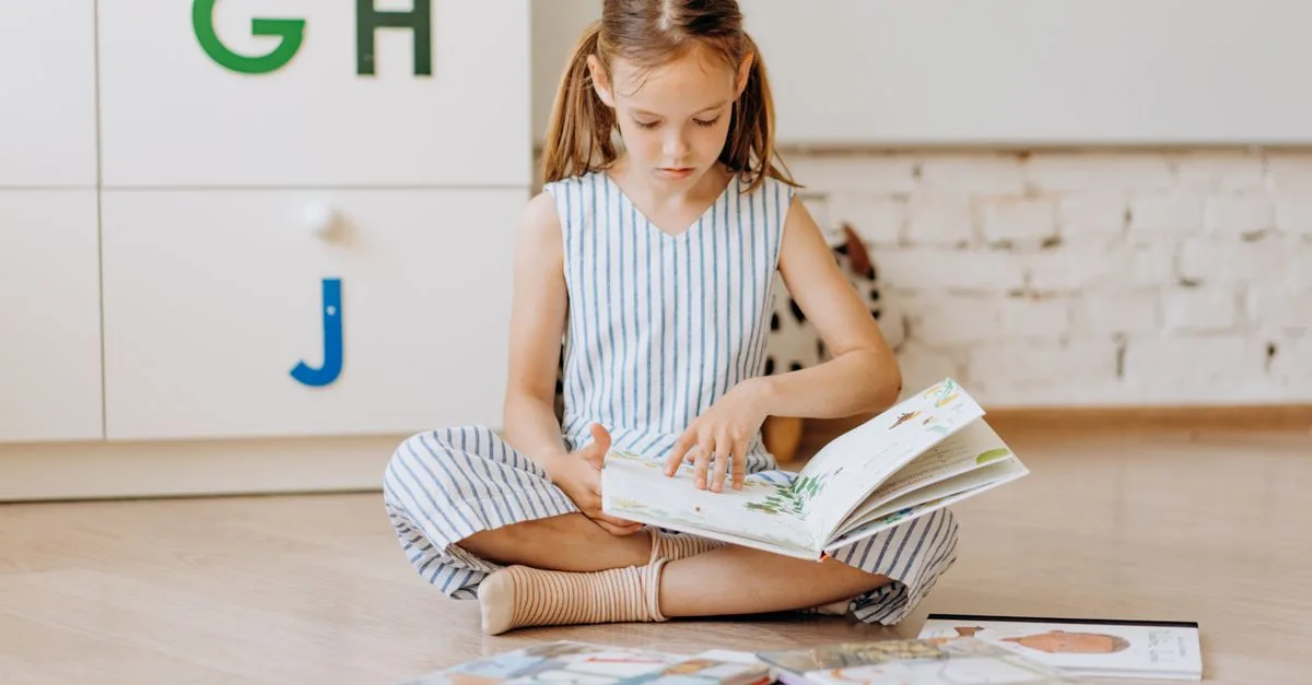 découvrez l'importance de l'alphabétisation précoce et ses méthodes pour favoriser le développement du langage et des compétences en lecture chez les jeunes enfants.